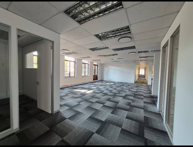 489M² OFFICE TO LET IN SANDTON CENTRAL